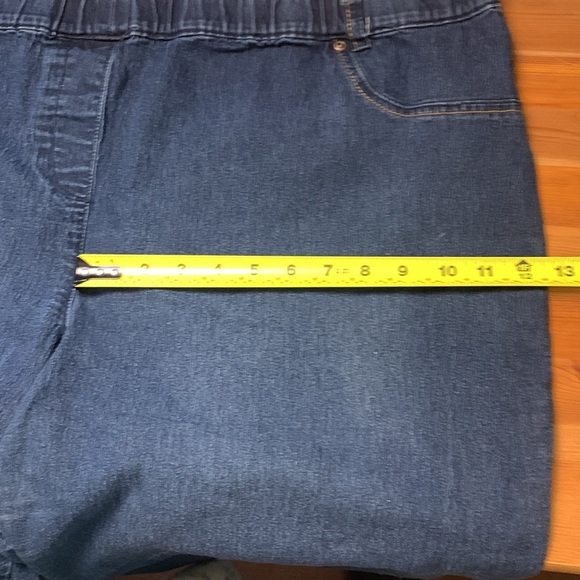 Pennington’s Denim Capris, Medium Weight, Back Pockets, Elastic Waist w Stretch - Picture 5 of 12